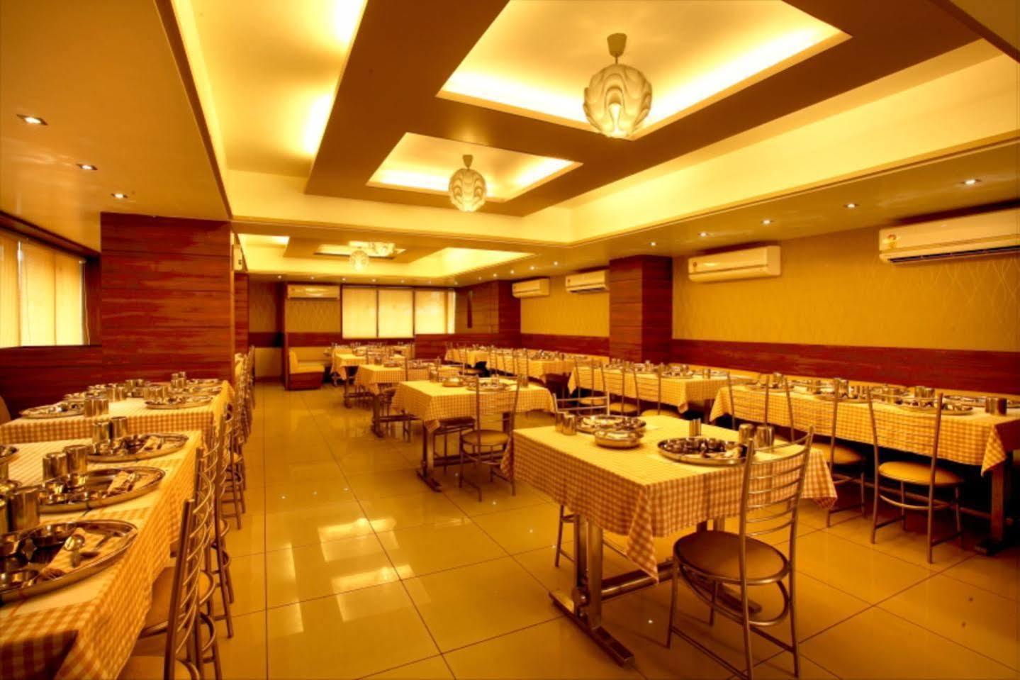 Hotel Classique Райкот Екстериор снимка